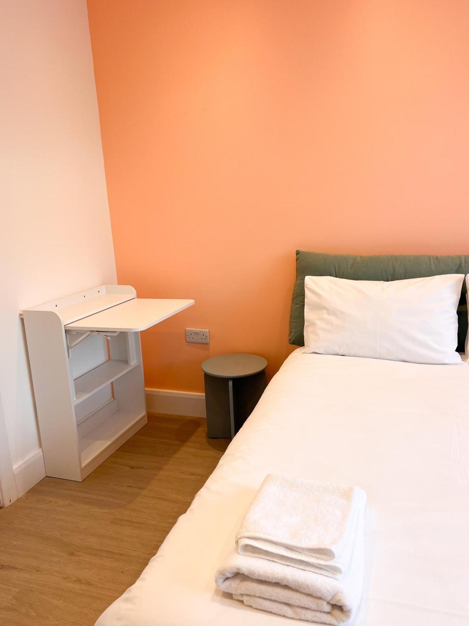 Zozy Clitterhouse Hotel ลอนดอน ภายนอก รูปภาพ
